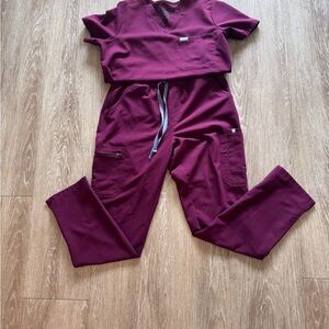 Women's Figs Burgundy scrub set